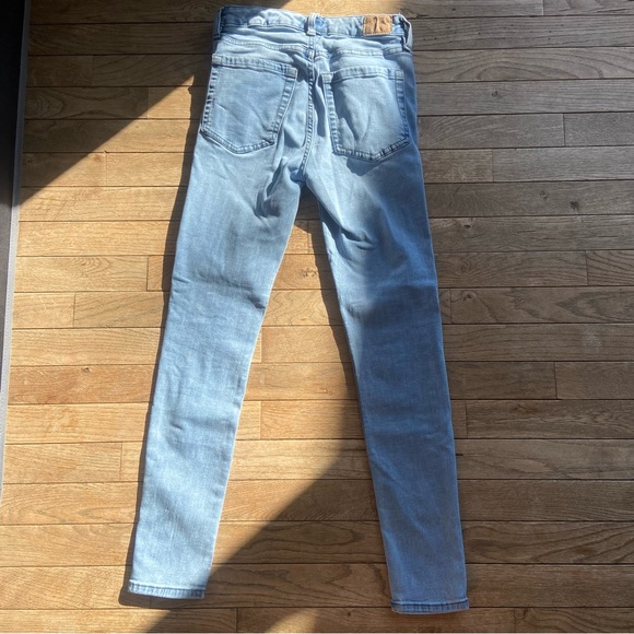 light blue jeans - Picture 2 of 4